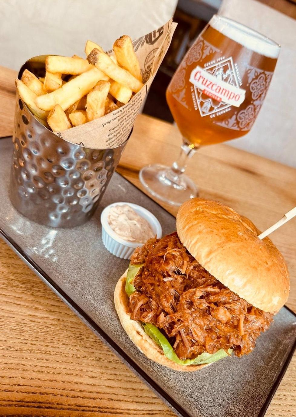 Отель Hare And Hounds Foulridge Экстерьер фото